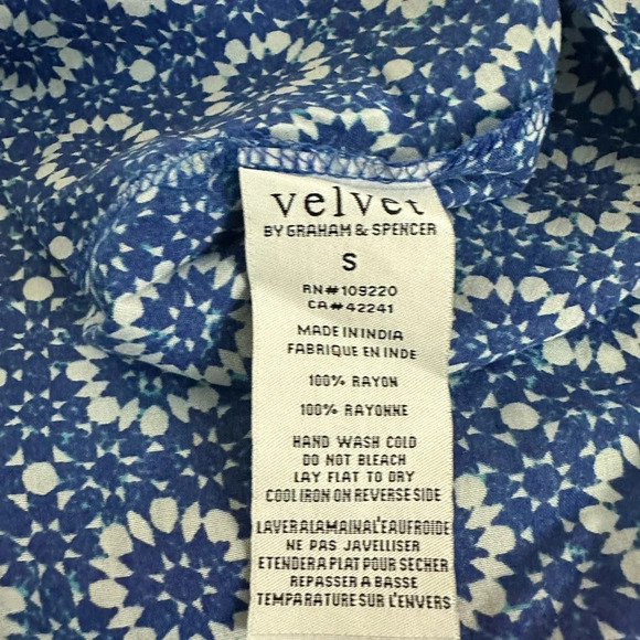 VELVET By Graham & Spencer Printed Blue & White Long Sleeves BNWT Small - Picture 10 of 10